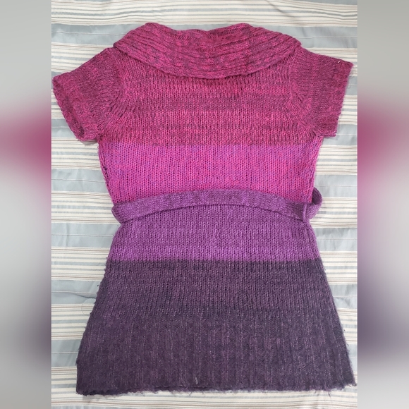 Purple and pink short sleeved sweater with belt. - Picture 2 of 11
